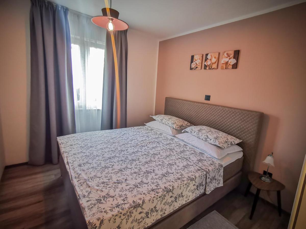 Apartment TaDe - Tag&Desire Funtana Buitenkant foto