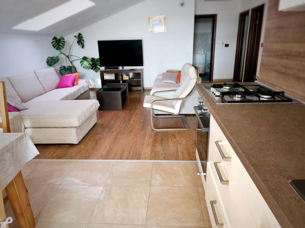 Apartment TaDe - Tag&Desire Funtana Buitenkant foto
