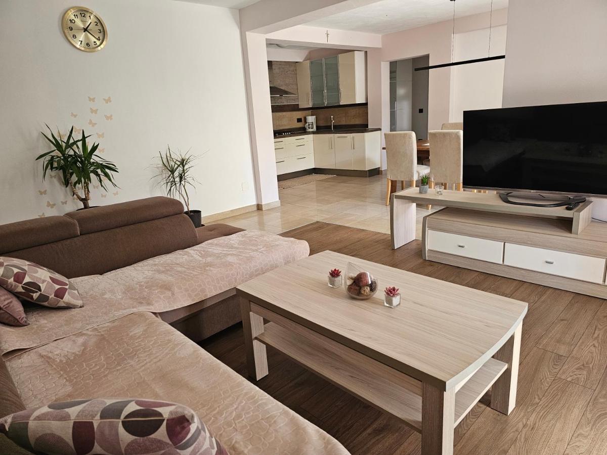 Apartment TaDe - Tag&Desire Funtana Buitenkant foto